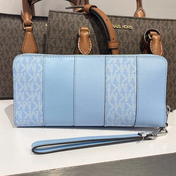 MICHAEL KORS Large Pebbled Leather Continental Wallet Phone Holder Wristlet 
NWT - Picture 5 of 16